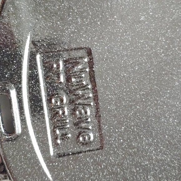 Precision NuWave Cast Iron Grill With Oil Drip Tray - Picture 2 of 3